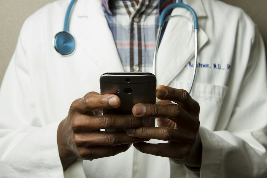Personal médico disponible por teléfono para atención inmediata