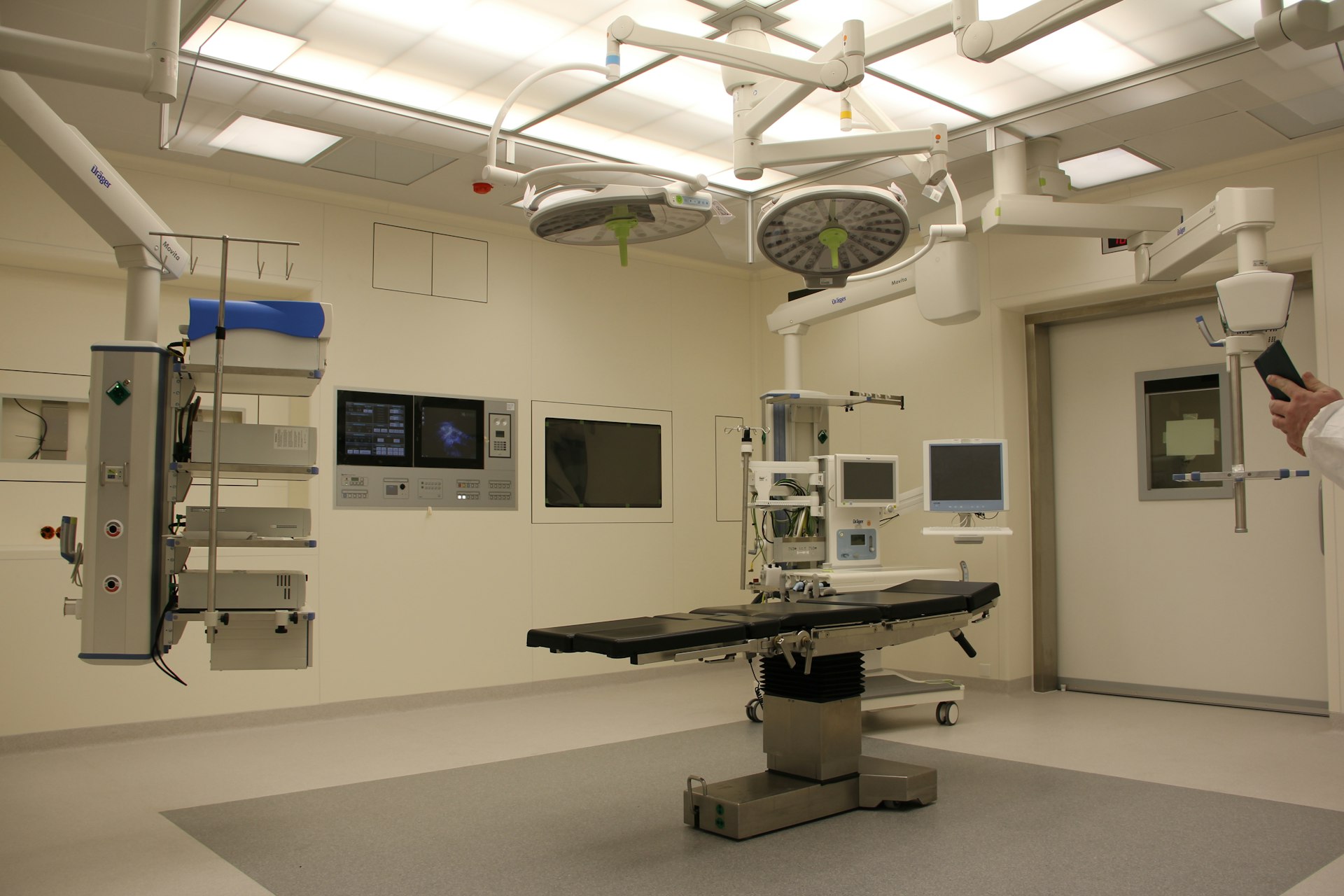 Quirófano equipado con tecnología de alta especialidad médica
