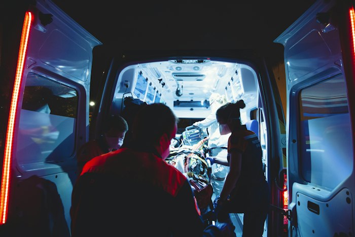 Ambulancia equipada con soporte vital avanzado